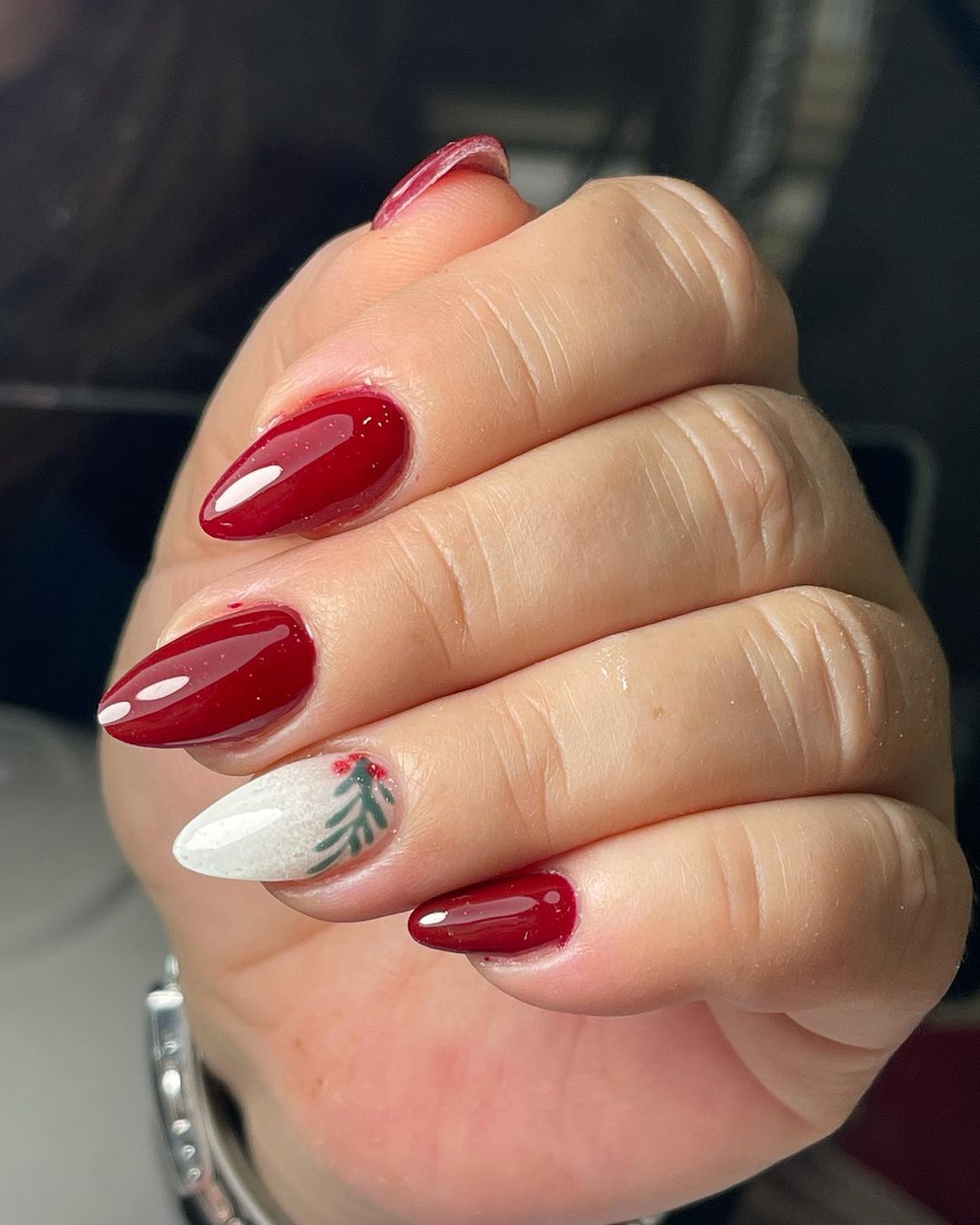 Red and holly-inspired nails