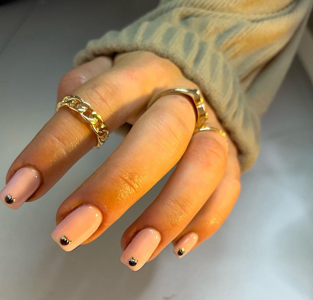 Christmas pudding nails