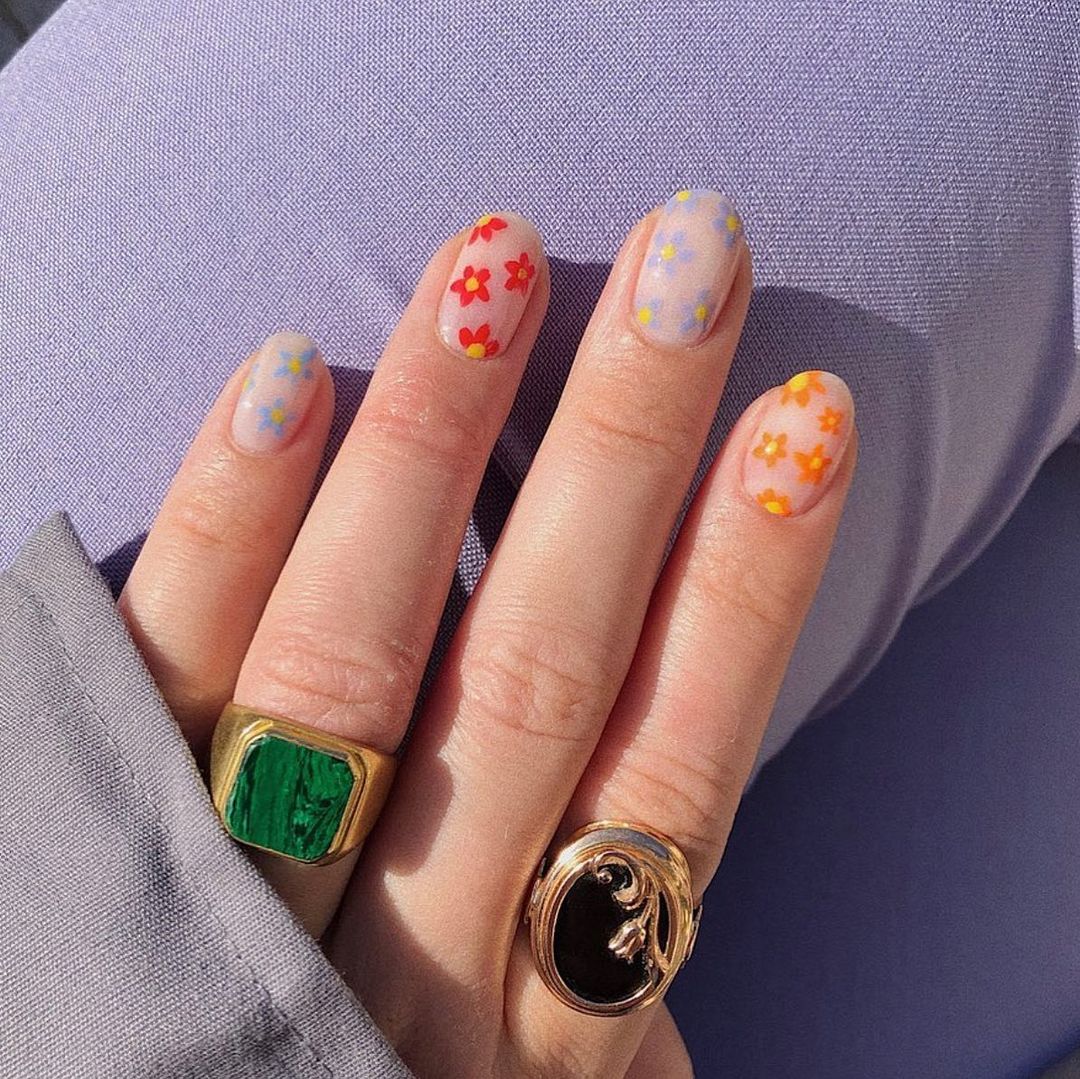 Floral Nail Trend by @yeswhatnails