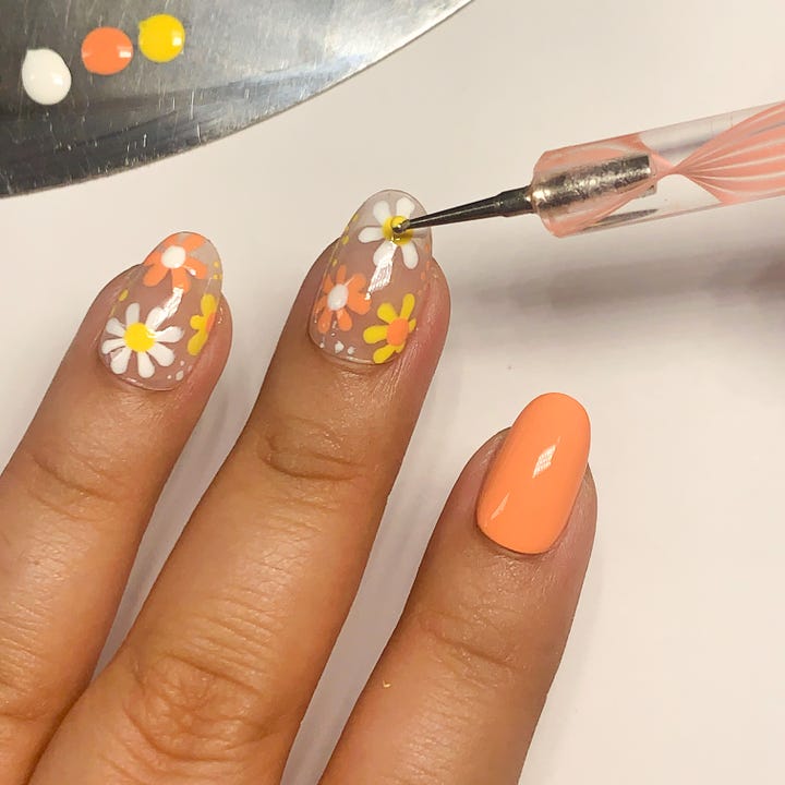 Floral Nail Trend by @nailandthecity