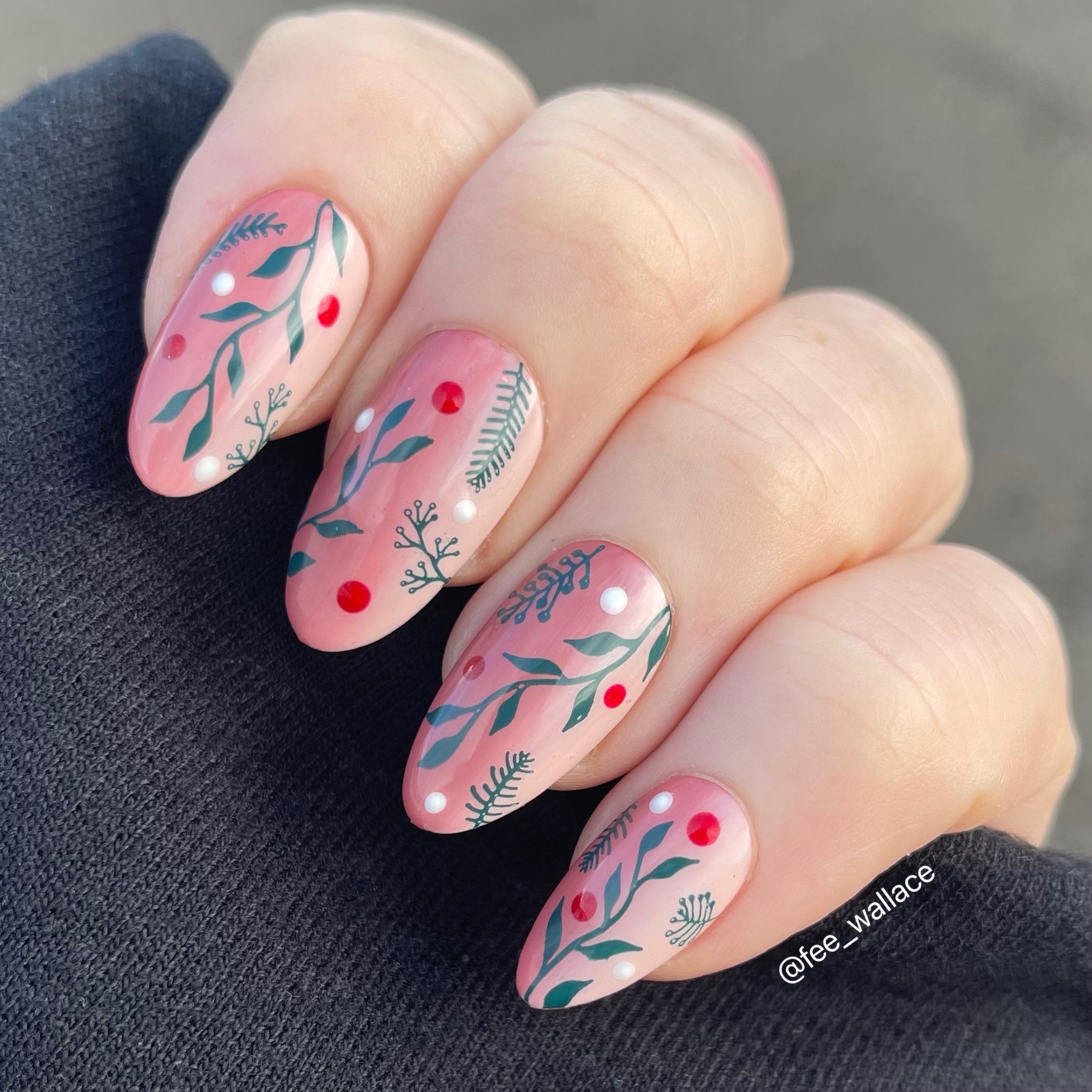 Fee Wallace Christmas Nail Art Design Light Elegance