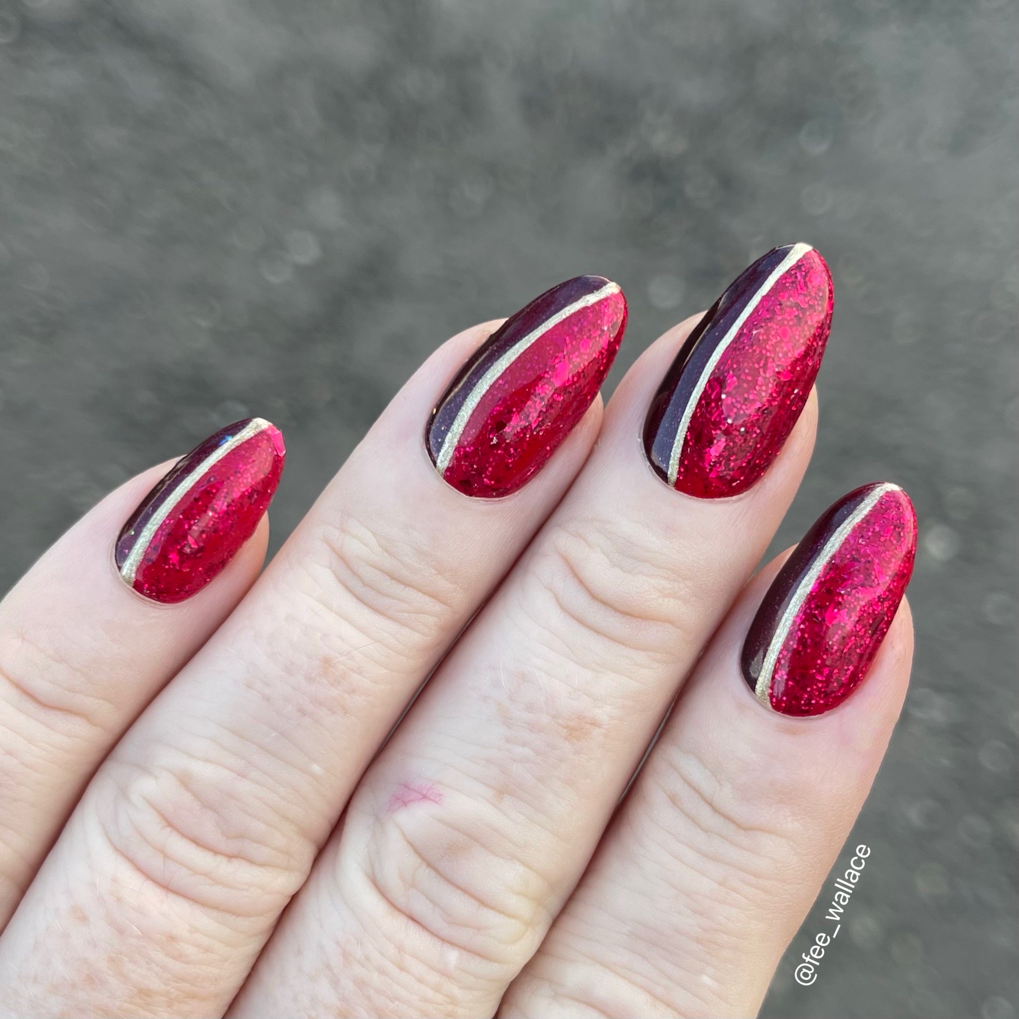 Simple Christmas nail art ❤️💚 : r/NailArt